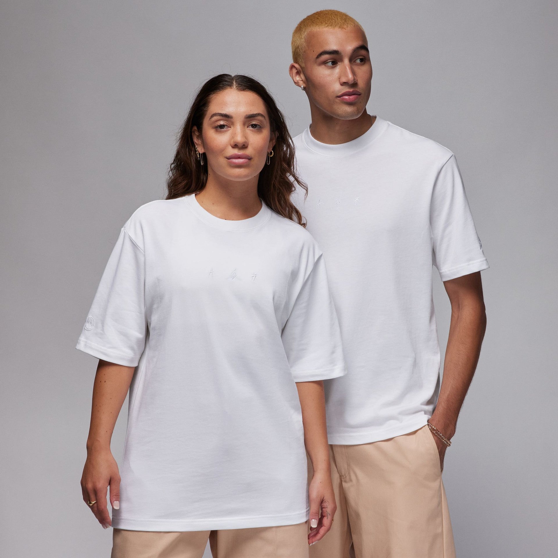 J Balvin Official Unisex Long Sleeve Graphic T-Shirt - Square Photo Print
