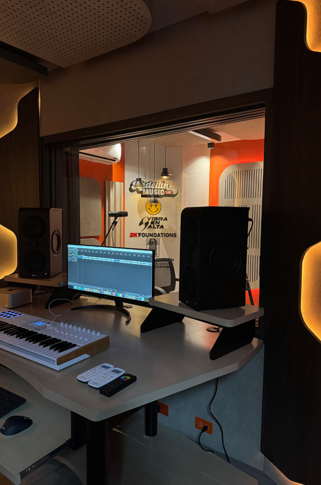 Medellin 's  first public and free recording studio in Comuna 1.