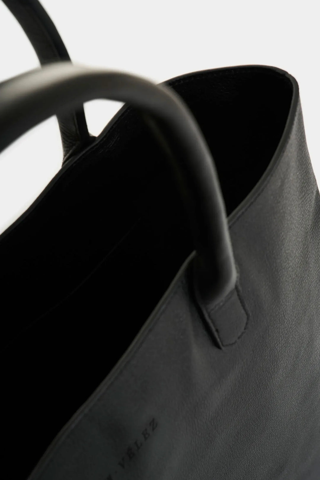 BLACK LEATHER FLOWERS TOTE BAG