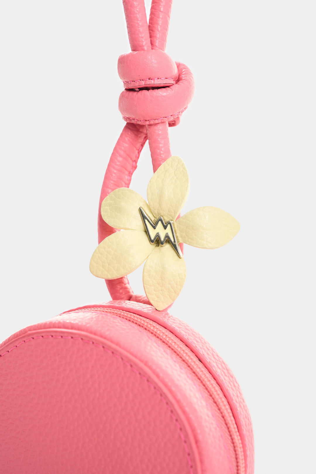 YELLOW SMALL LEATHER SAN JOAQUÍN FLOWER BROOCH