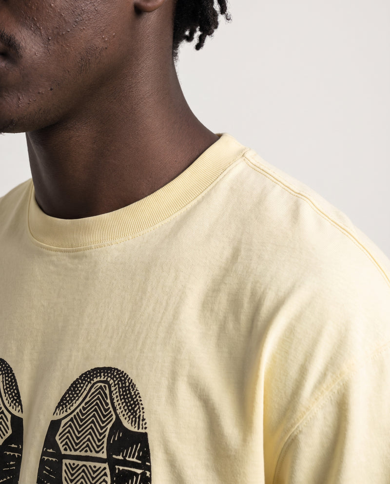 J BALVIN J4 SNEAKER PRINT TEE YELLOW