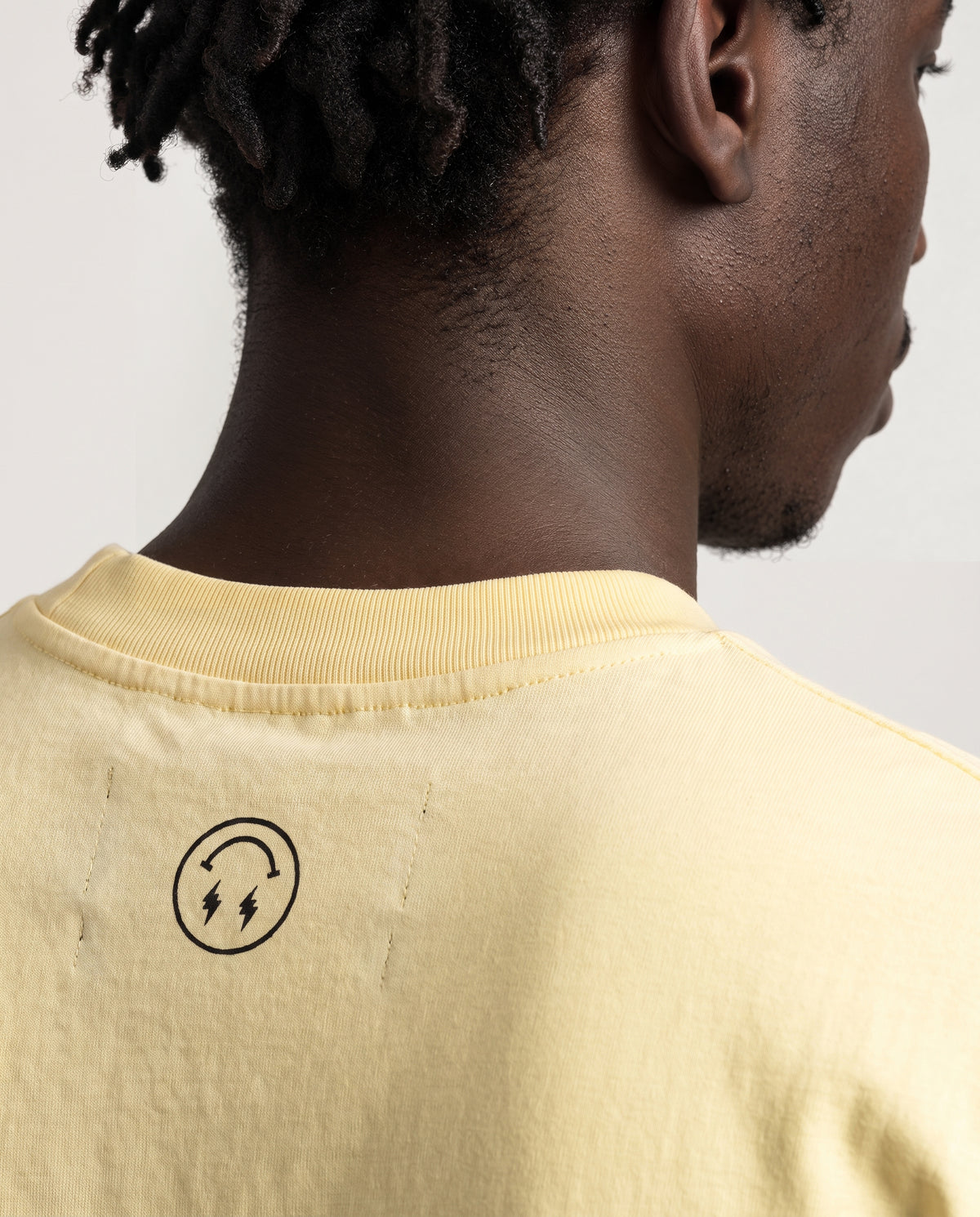J BALVIN J4 SNEAKER PRINT TEE YELLOW