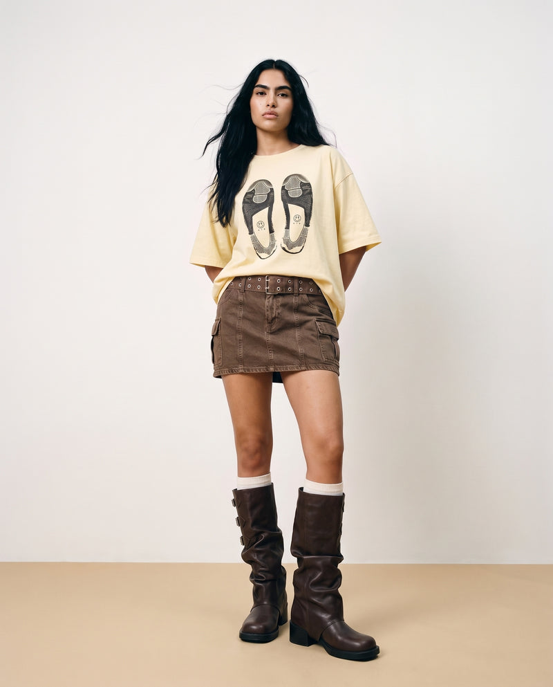 J BALVIN J4 SNEAKER PRINT TEE YELLOW