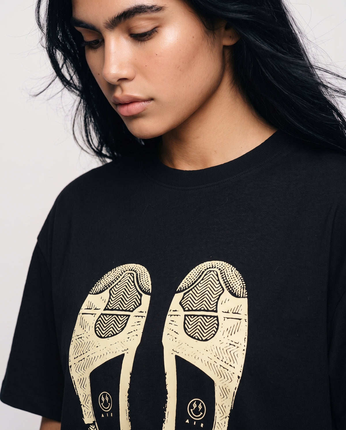 J BALVIN J4 SNEAKER PRINT TEE BLACK
