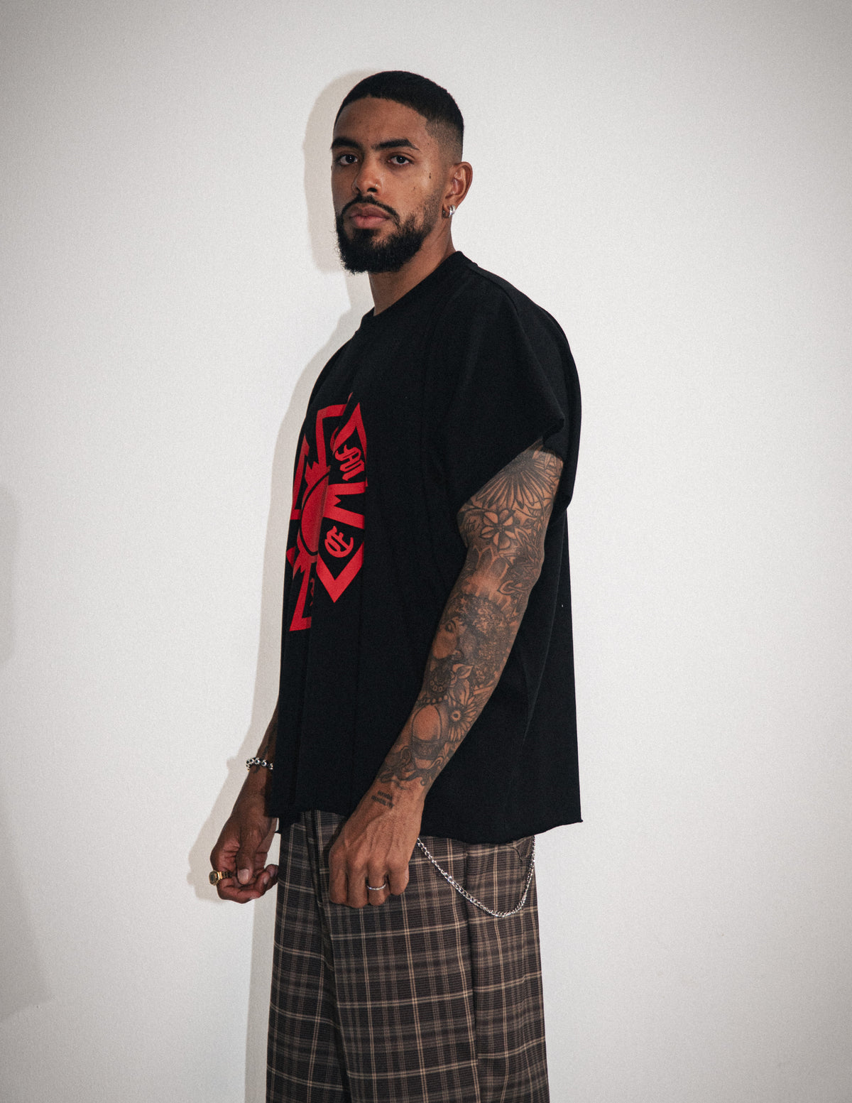 OMERTA SLEEVELESS BOXY TEE
