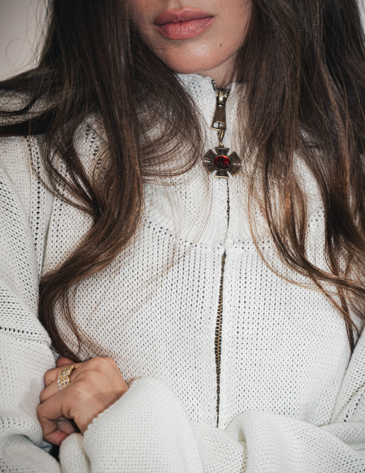 OMERTA WHITE KNITTED ZIP HOODIE