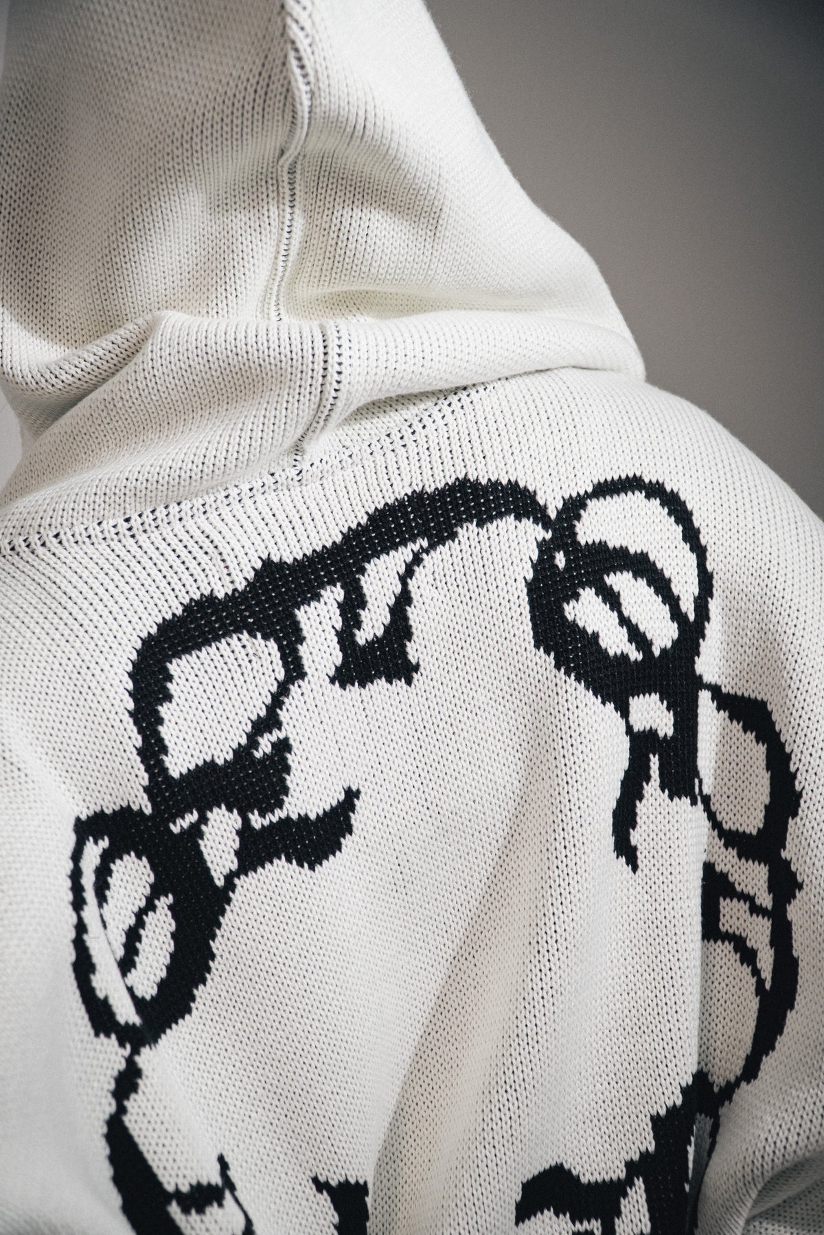 OMERTA WHITE KNITTED ZIP HOODIE