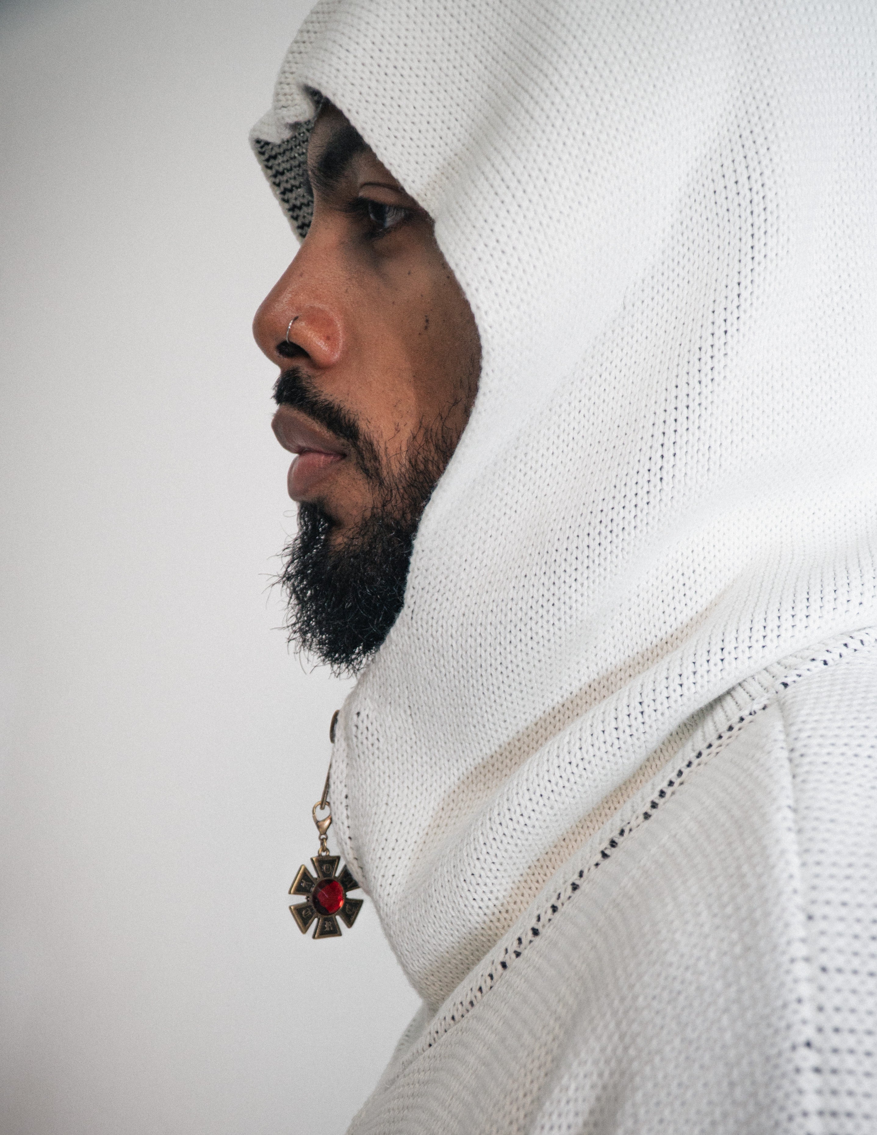 J Balvin Shop | OMERTA WHITE KNITTED ZIP HOODIE
