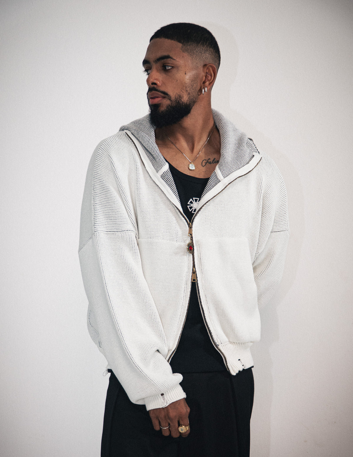 OMERTA WHITE KNITTED ZIP HOODIE