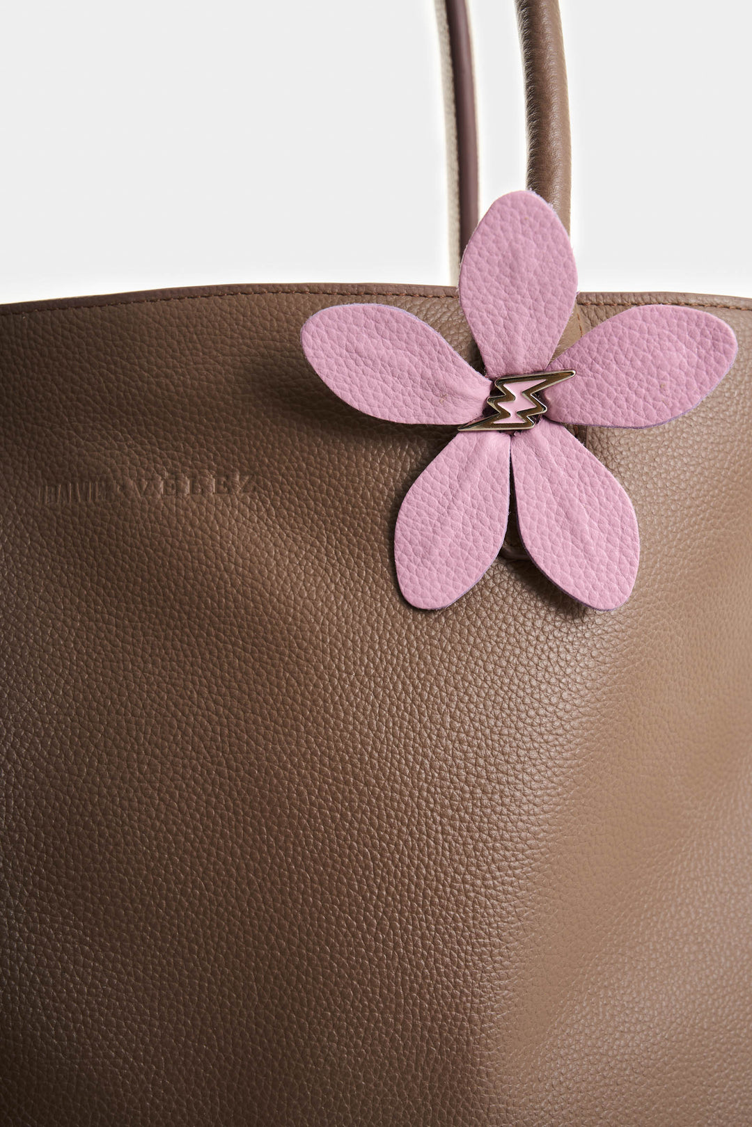 LARGE LEATHER SAN JOAQUÍN FLOWER BROOCH