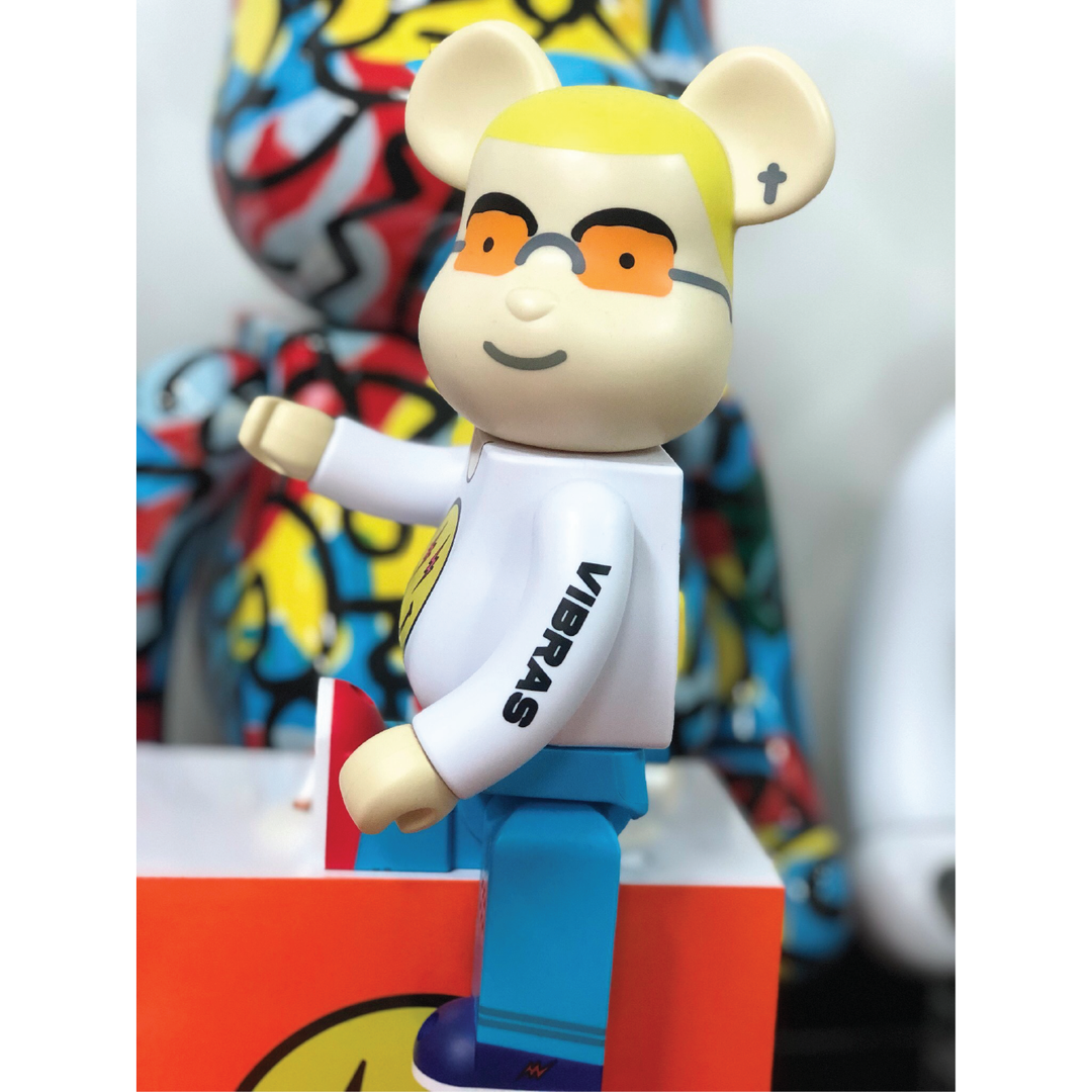 Figura J Balvin Be@rbrick